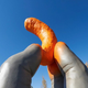 Imagen para el artículo titulado Colocan una estatua en honor a los Cheetos en un pequeño pueblo de Canadá